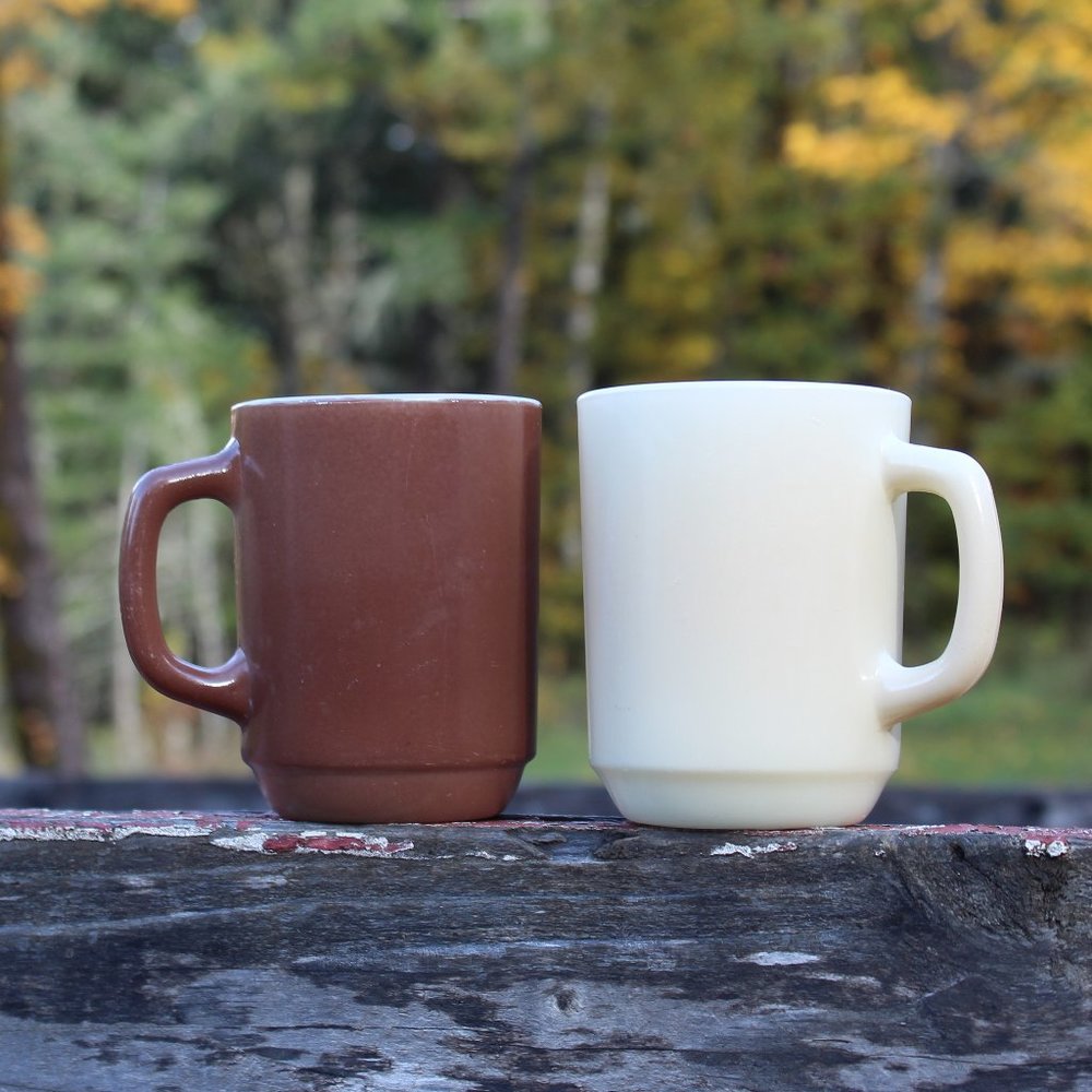 Fire King 1950s pair of mugs ~Burnt red ~ Off white~"D" handled for larger hands